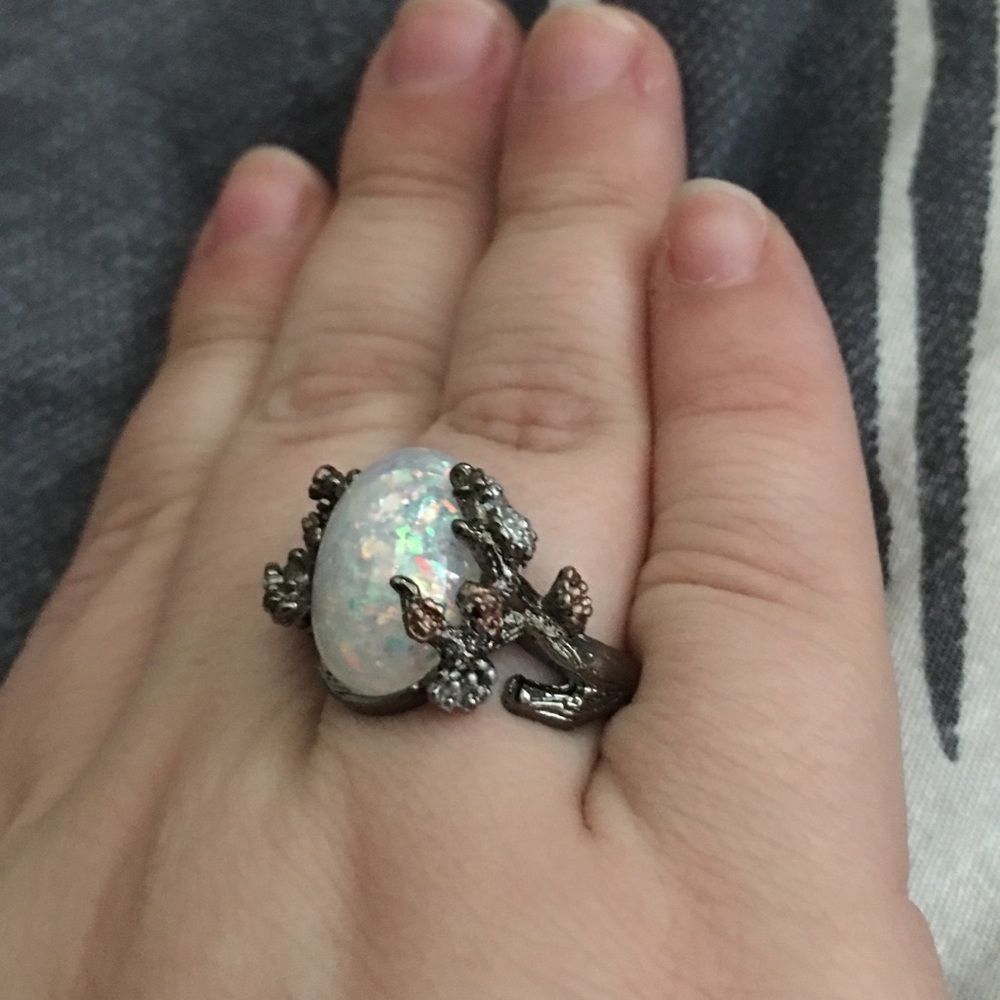 Gorgeous flowered ring